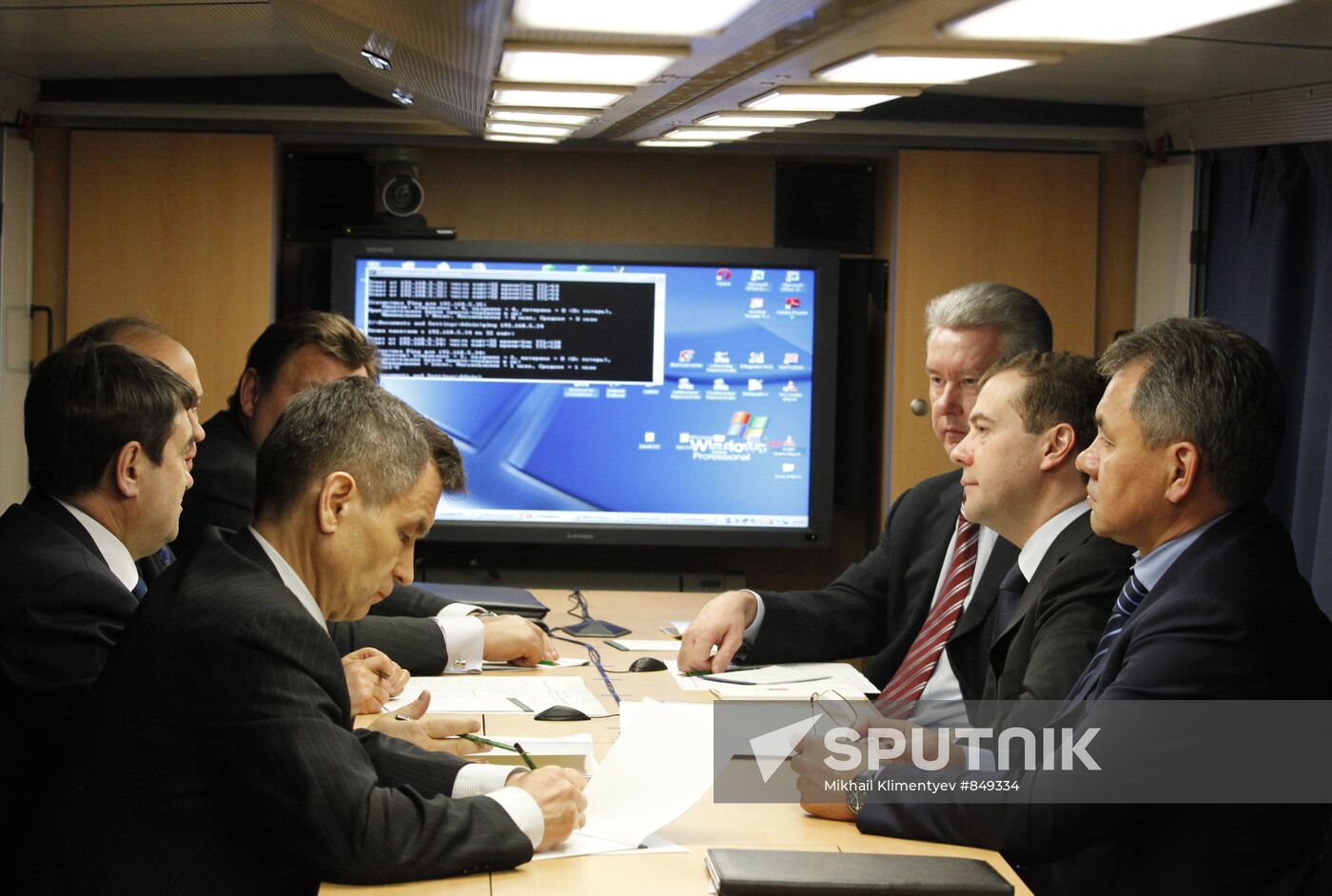 Dmitry Medvedev visits Moscow underground