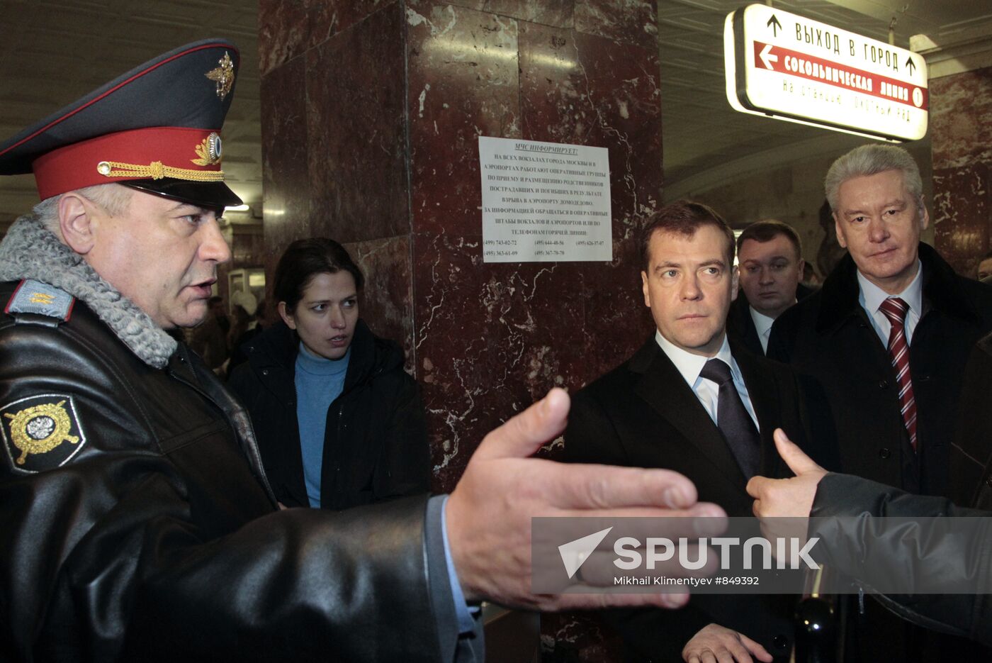 Dmitry Medvedev visits Moscow underground