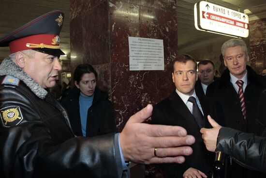 Dmitry Medvedev visits Moscow underground