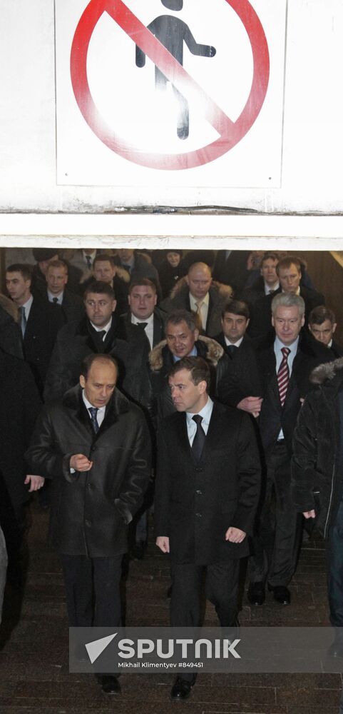 President Medvedev goes down into subway station
