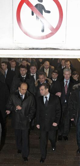 President Medvedev goes down into subway station