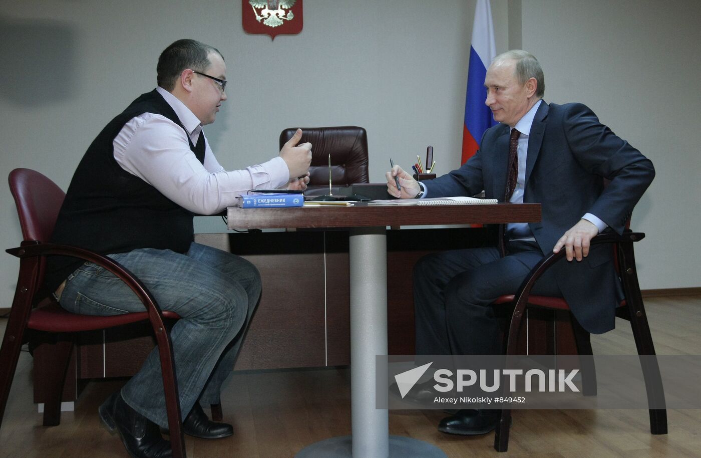 Vladimir Putin in United Russia's Orenburg liaison office