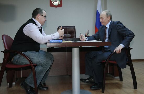 Vladimir Putin in United Russia's Orenburg liaison office