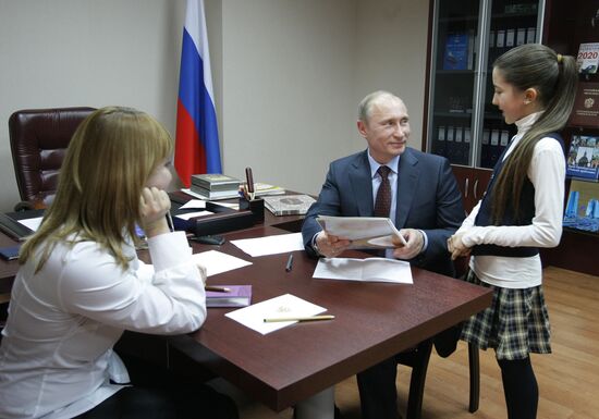 Vladimir Putin in United Russia's Orenburg liaison office