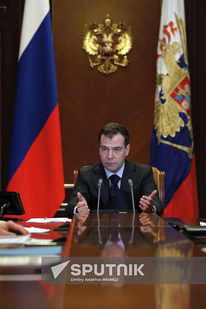 Dmitry Medvedev chairs meeting on economic issues