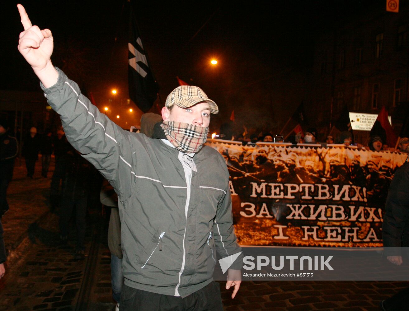 Torchlight march, a tribute to Kruty victims