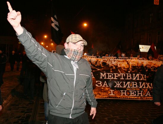 Torchlight march, a tribute to Kruty victims