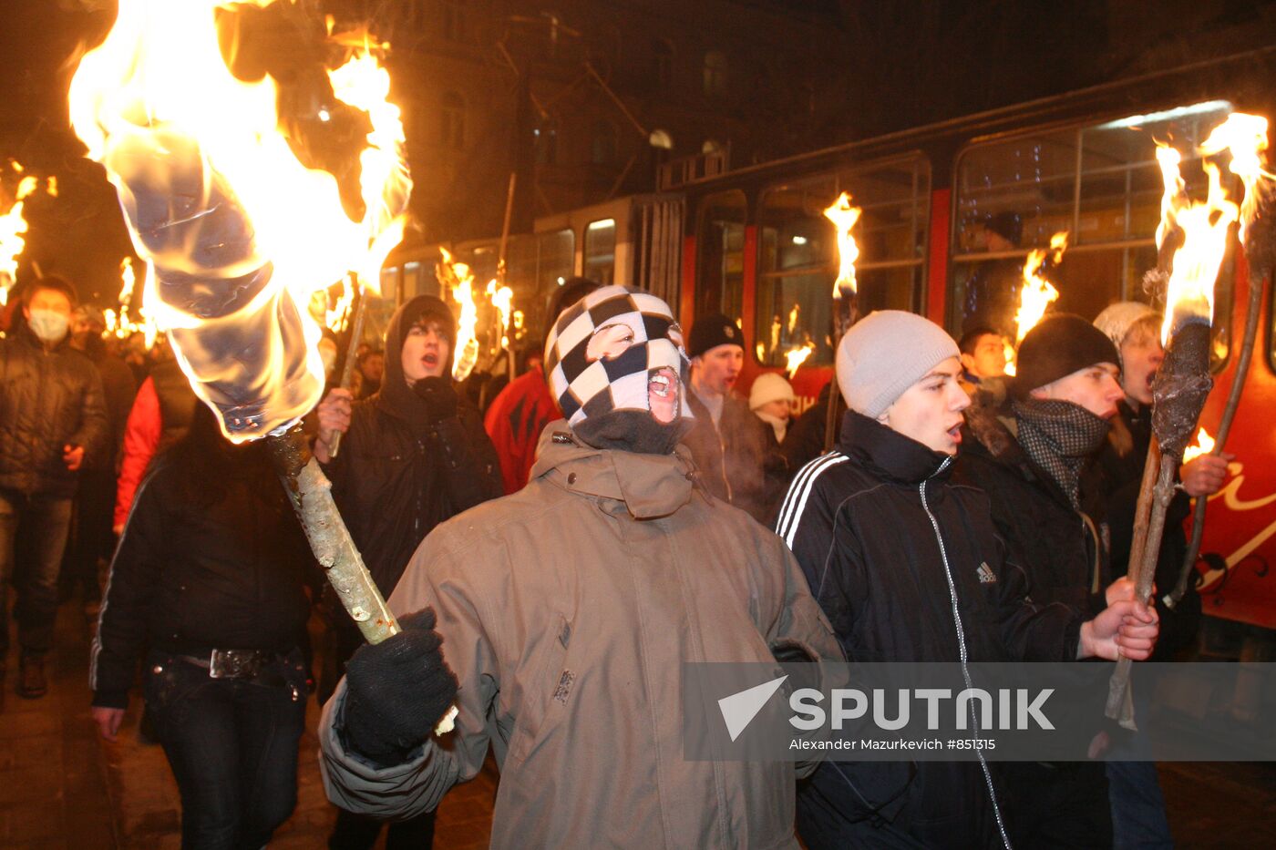 Torchlight march, a tribute to Kruty victims