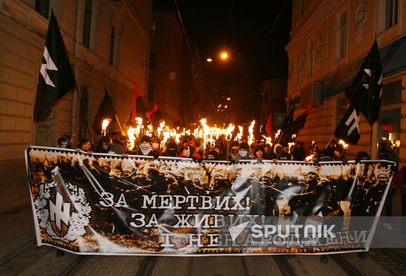 Torchlight march, a tribute to Kruty victims