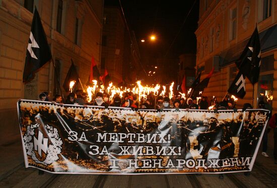 Torchlight march, a tribute to Kruty victims