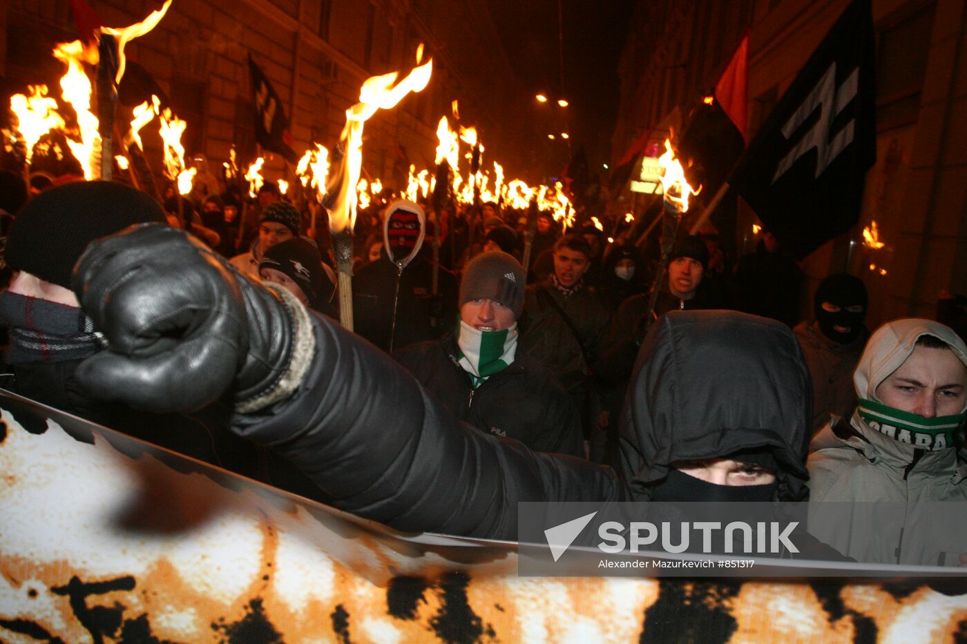 Torchlight march, a tribute to Kruty victims