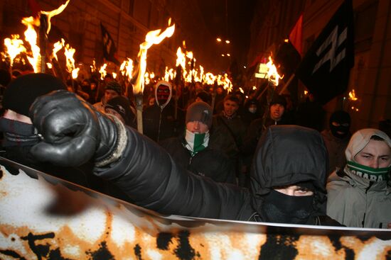 Torchlight march, a tribute to Kruty victims
