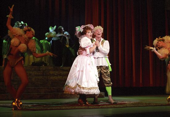 Scene from play The Violet of Montmartre
