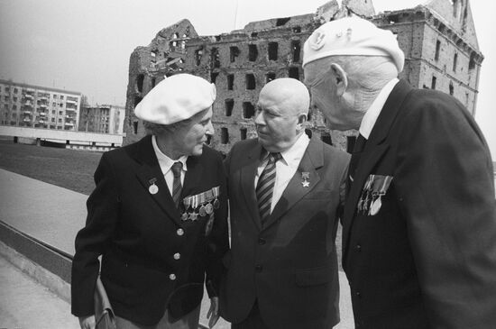 Meeting of Soviet and Canadian veterans