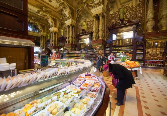 Yeliseyevsky food store, Moscow