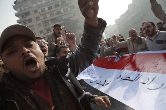 Egyptians hold mass protests in Cairo