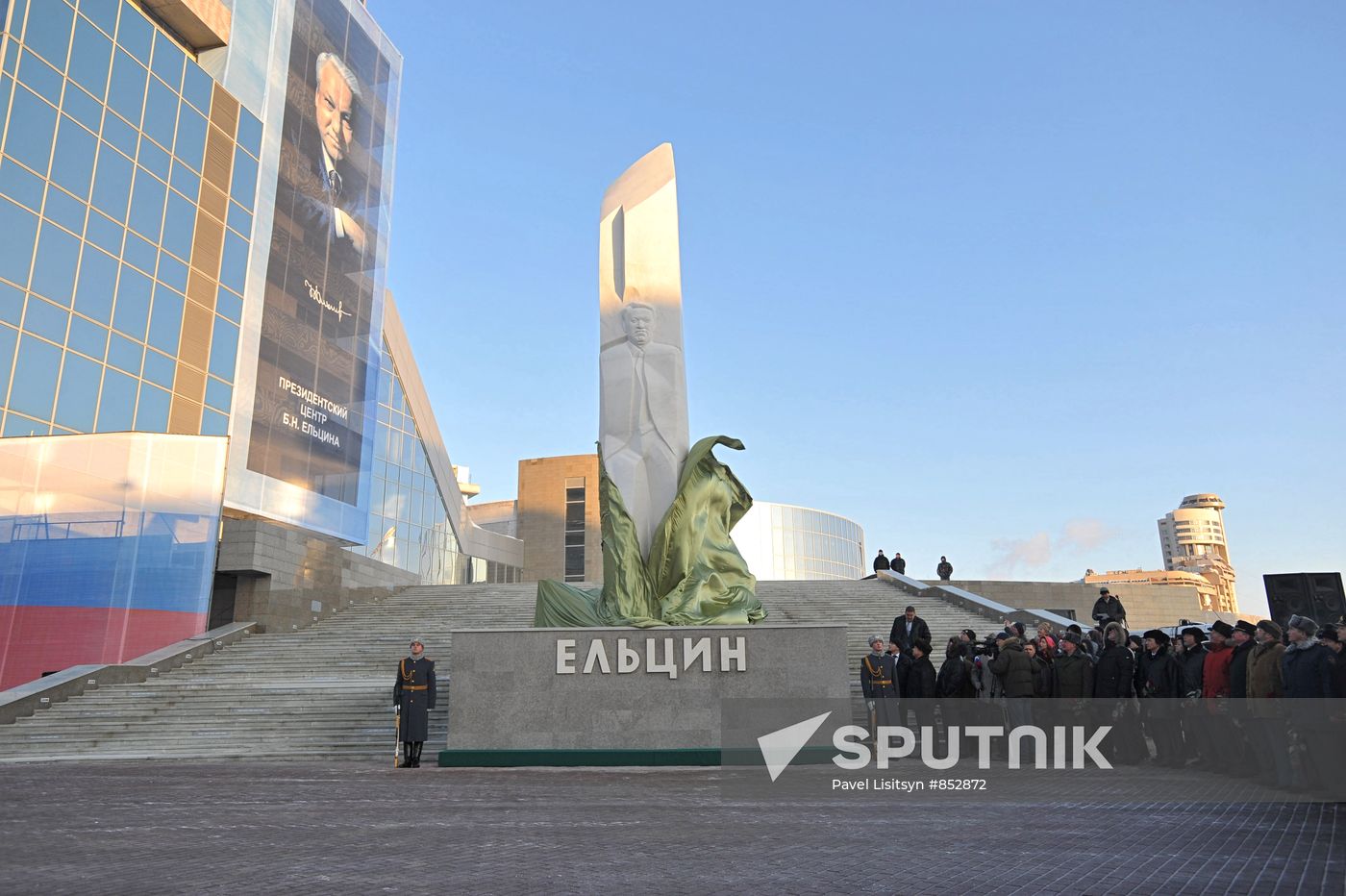 Monument to Boris Yeltsin unveiled in Yekaterinburg