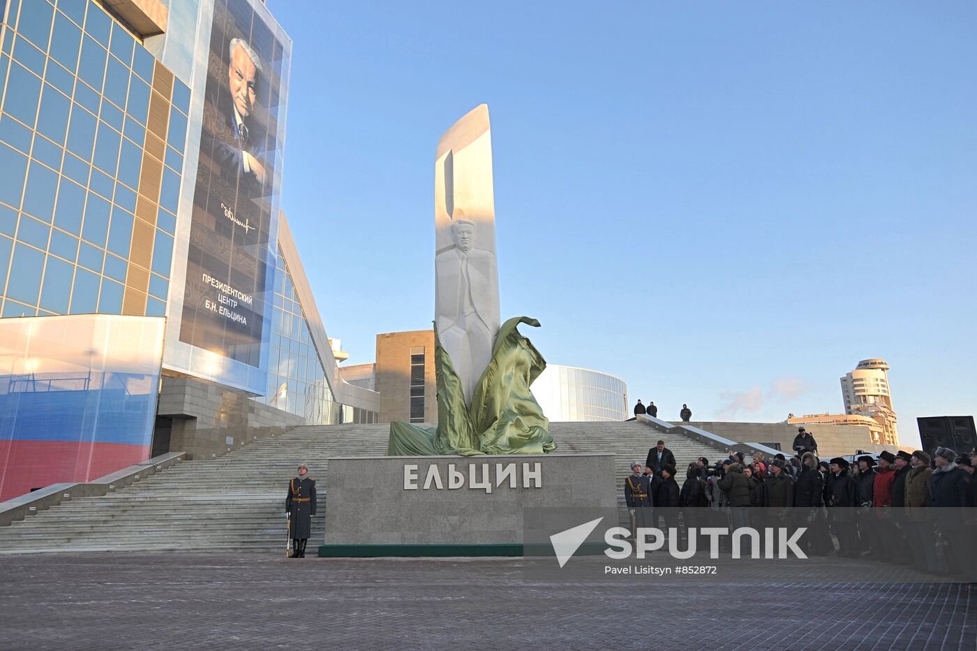 Monument to Boris Yeltsin unveiled in Yekaterinburg