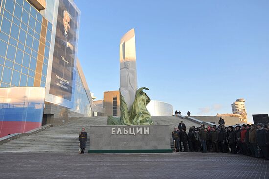 Monument to Boris Yeltsin unveiled in Yekaterinburg