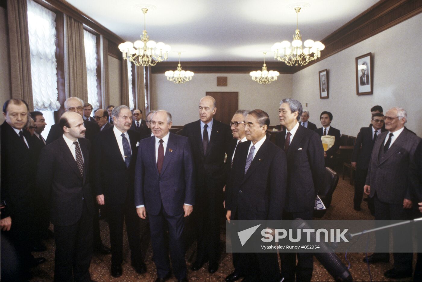 Mikhail Gorbachev and members of the Trilateral Commission