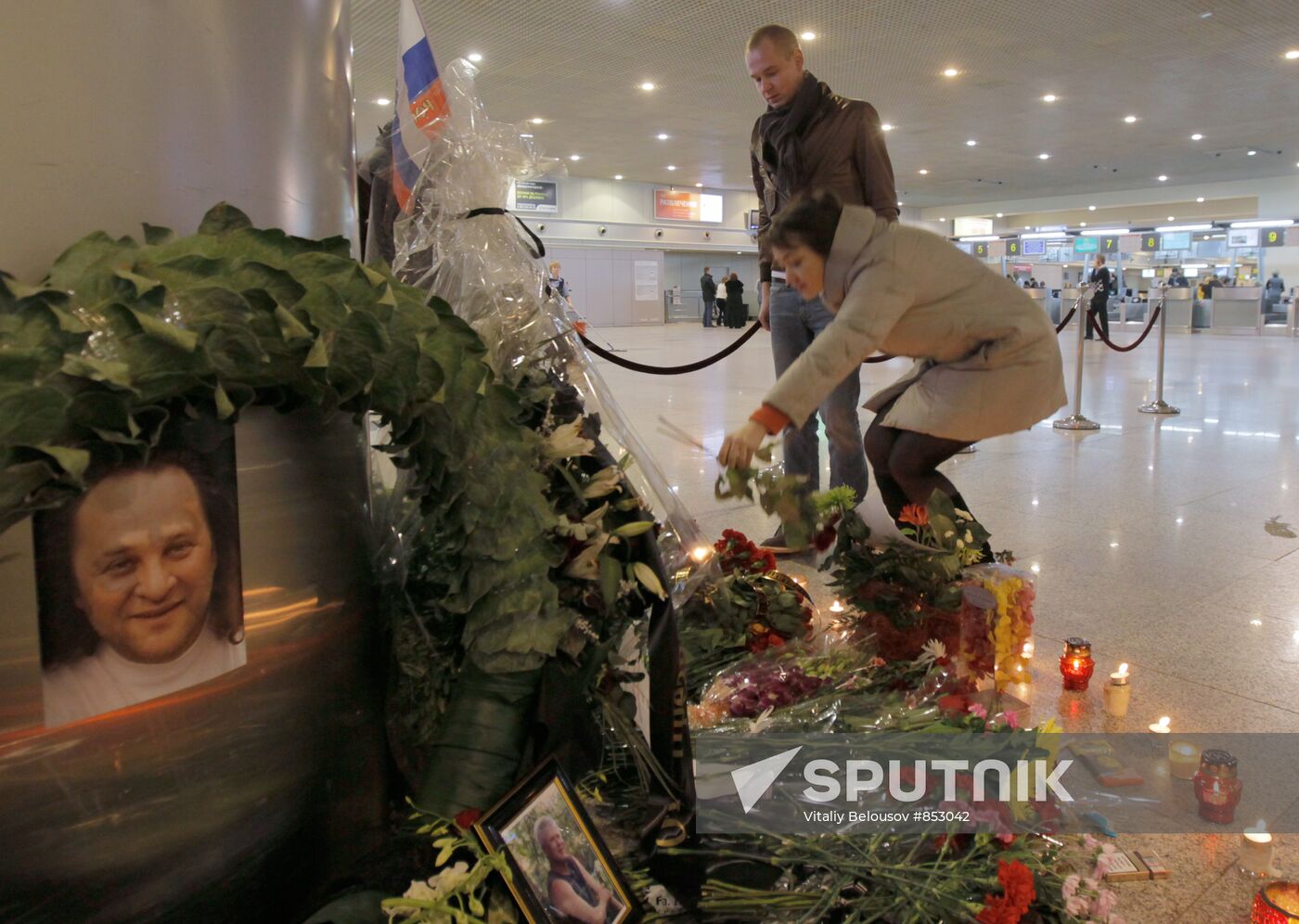 Laying flowers on Domodedovo blast site