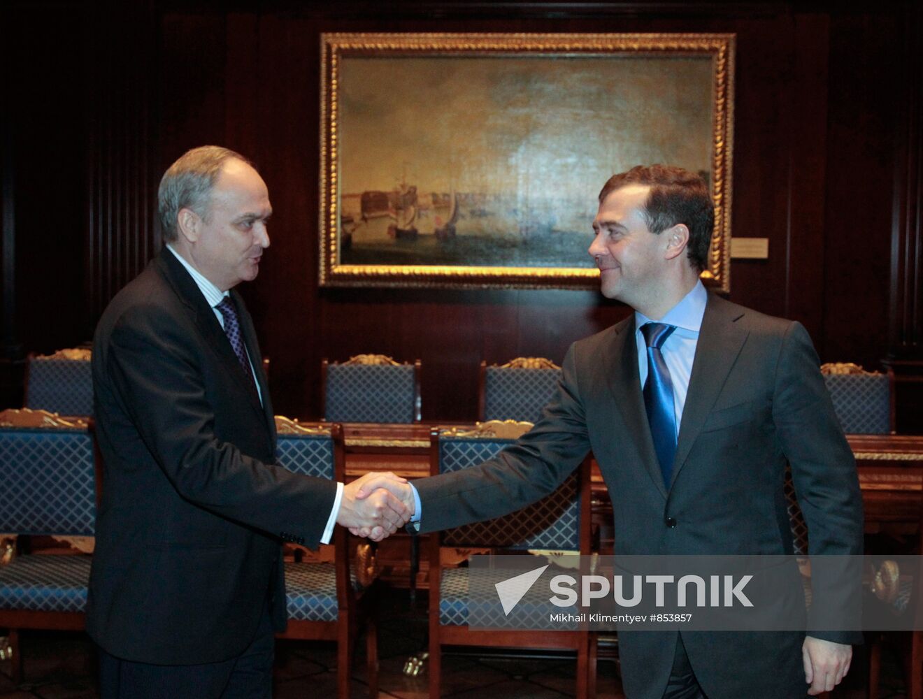 Dmitry Medvedev meets with Anatoly Serdyukov and Anatoly Antonov