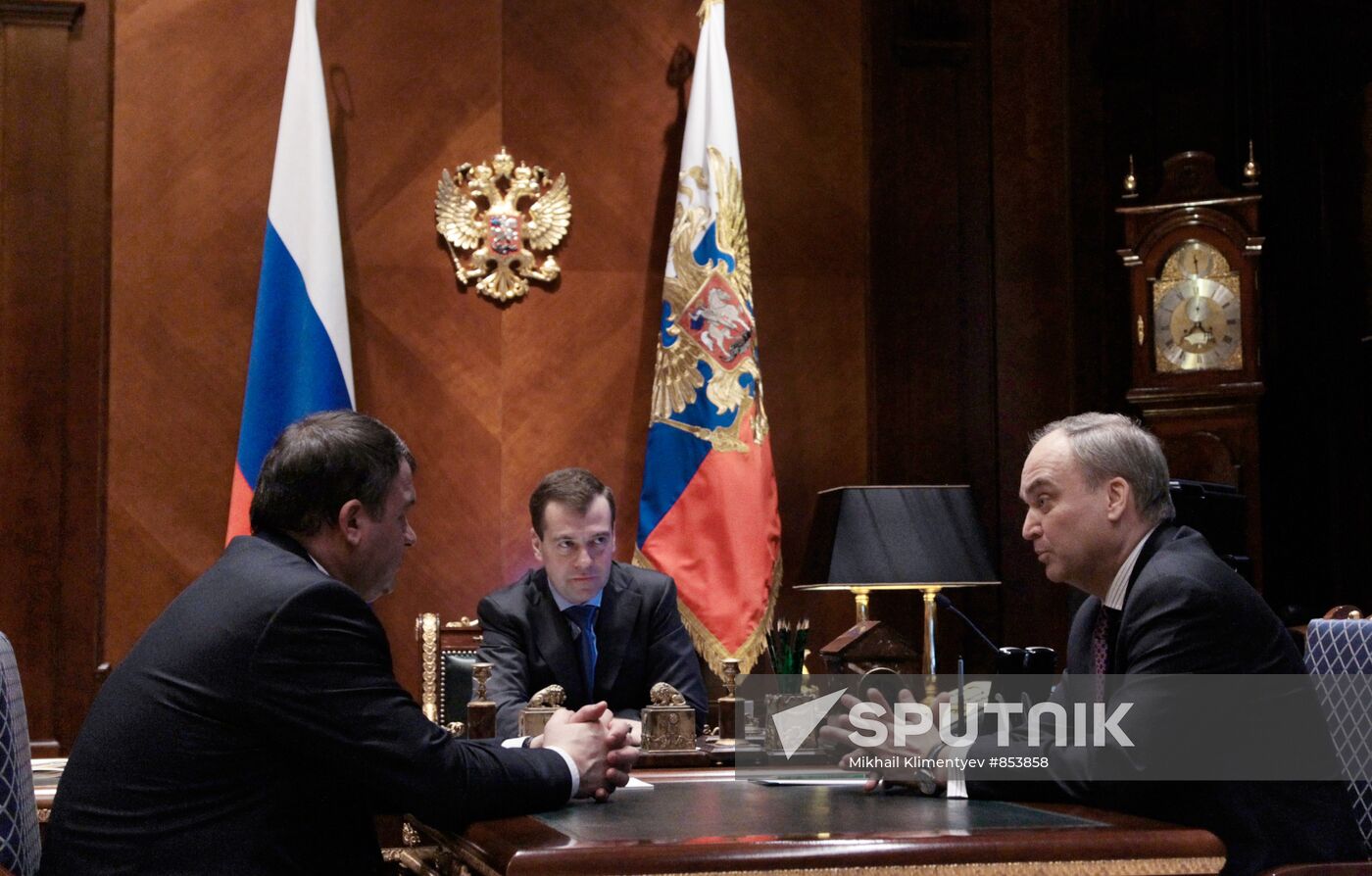 Dmitry Medvedev meets with Anatoly Serdyukov and Anatoly Antonov