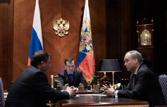 Dmitry Medvedev meets with Anatoly Serdyukov and Anatoly Antonov