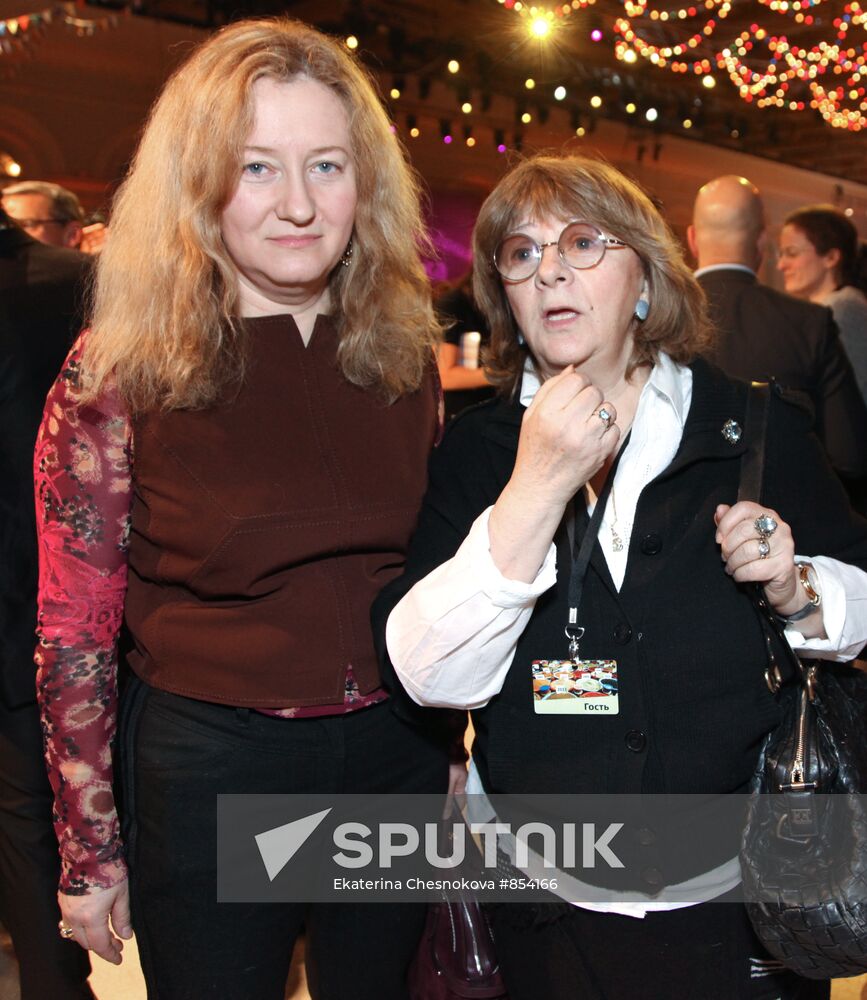 Alla Surikova, Kira Surikova