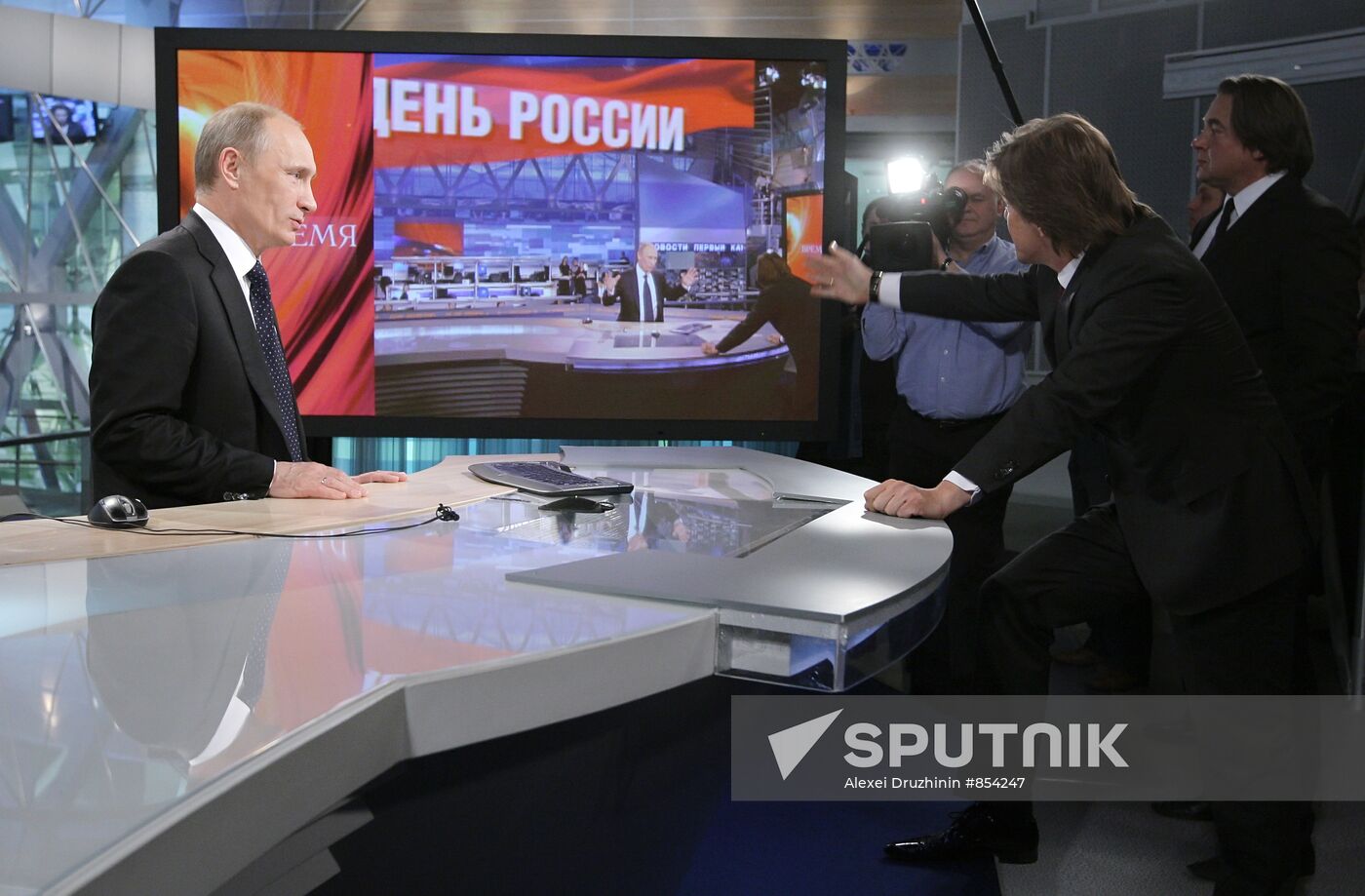 Vladimir Putin meets with Channel One staff