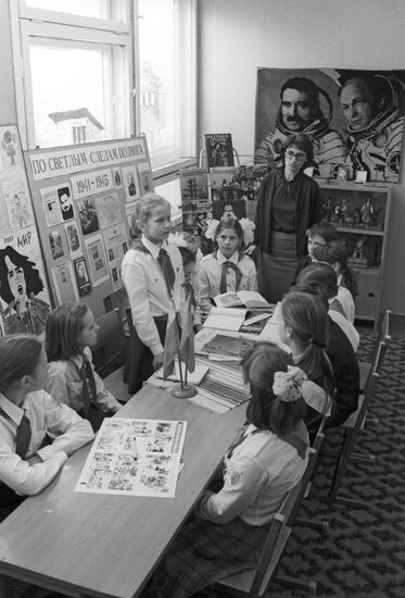 Pupils of Secondary School No.630 at Bulgarian language lesson