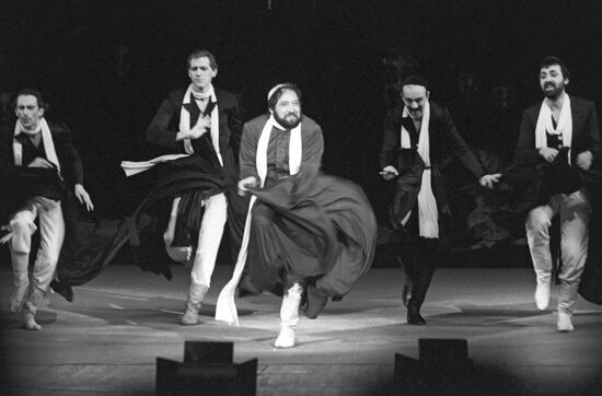 Scene of play "All Together Now"