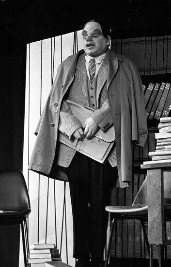 Arkady Raikin's character