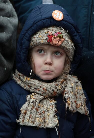 St. Petersburg residents protest utility services' poor work