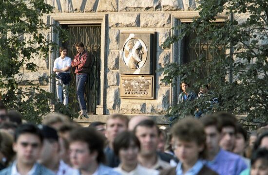 Rallies in defense of the White House in Moscow. August 1991