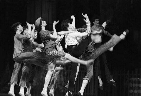 Ballet Timur and His Squad