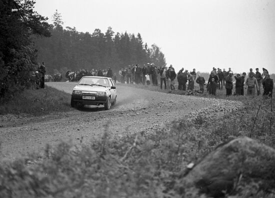 Lada VAZ-2108 on track during race