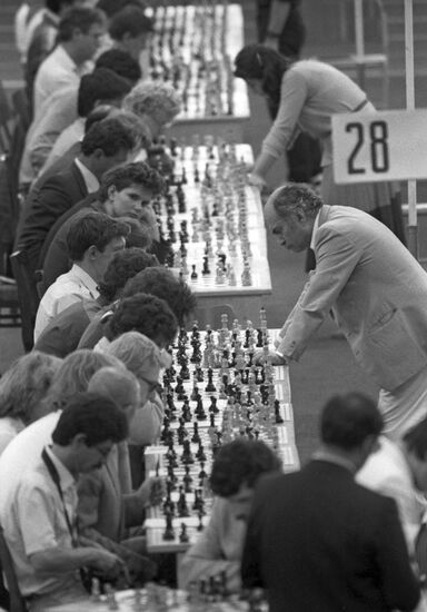 Rare Mikhail Tal Chess Games: Tal at the Reykjavik Student Olympiad 1957 -  Round 2 - USSR vs Finland 