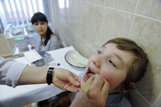 Medical examination at one of Moscow gymnasiums