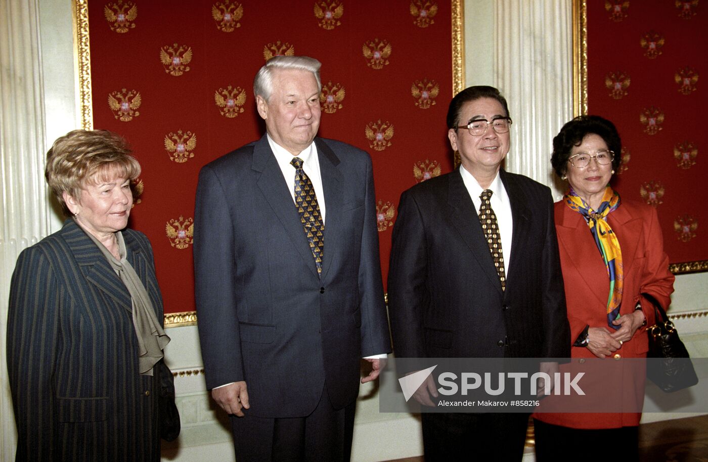 Boris Yeltsin and Li Peng and their wives