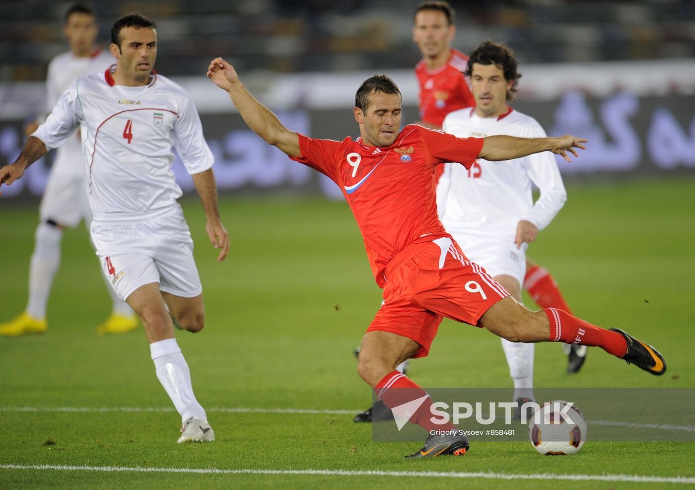 Russia, Iran face off in football friendly