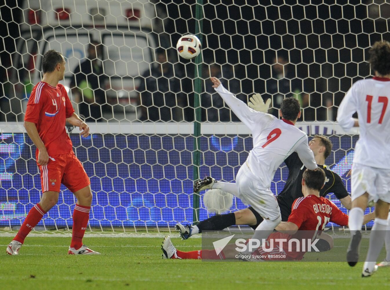 Russia, Iran face off in football friendly