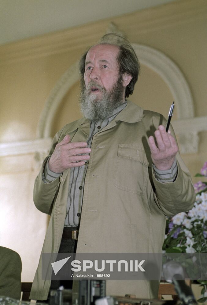 Writer Alexander Solzhenitsyn speaks