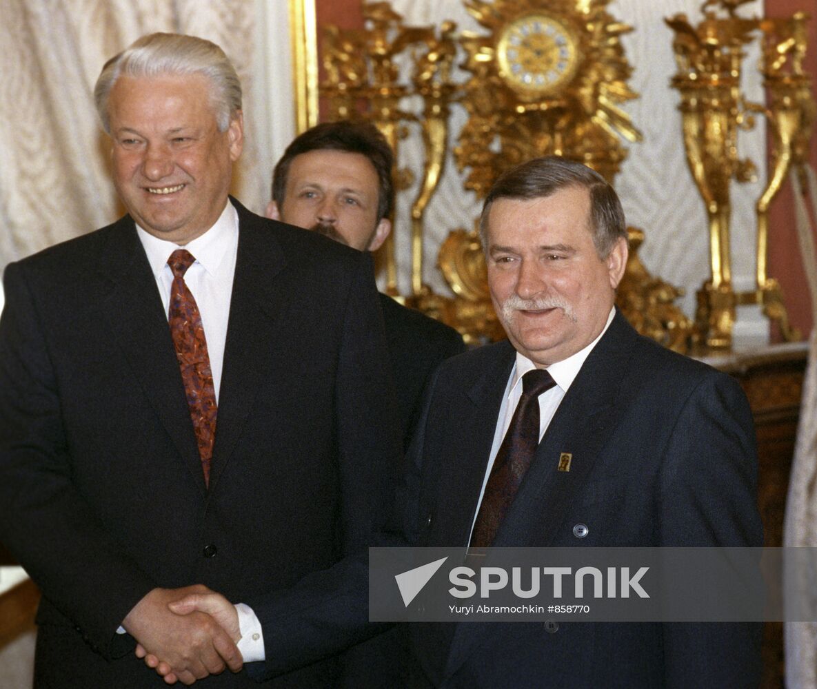 Lech Walesa and Boris Yeltsin