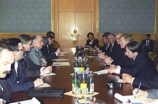 Viktor Chernomyrdin meets with US Congressmen