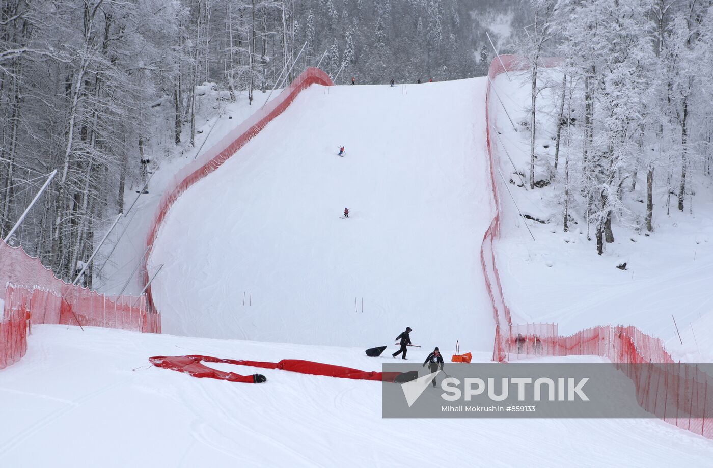 Sochi prepares for first test competition