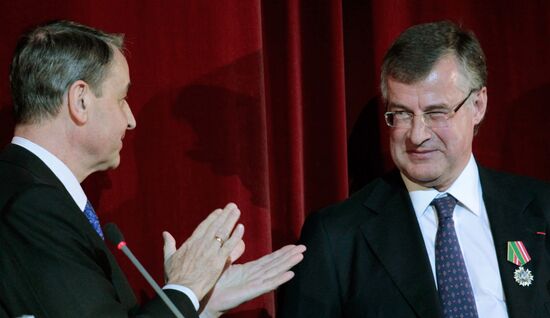 Alexander Avdeyev, Frederik Paulsen