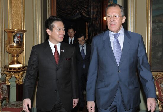 Sergei Lavrov and Seiji Maehara