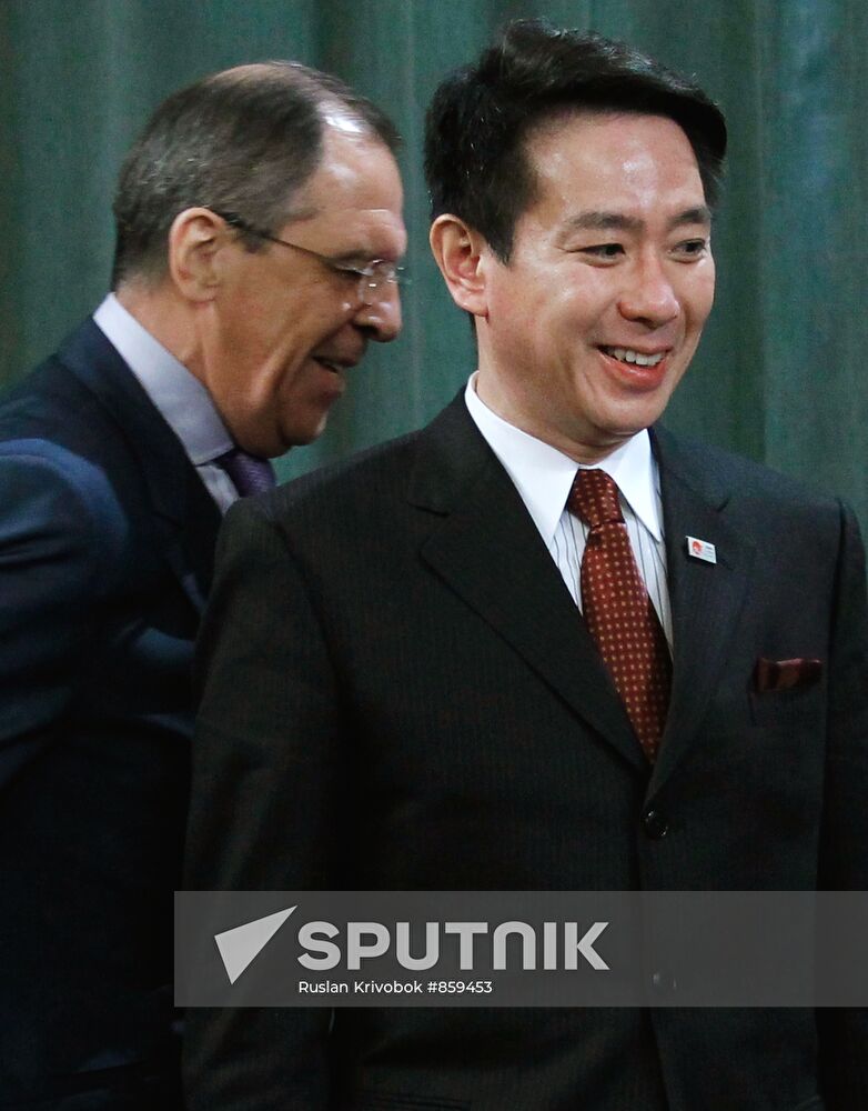 Sergei Lavrov and Seiji Maehara