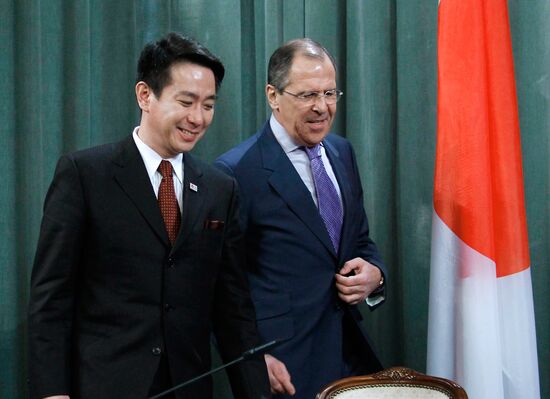 Sergei Lavrov and Seiji Maehara